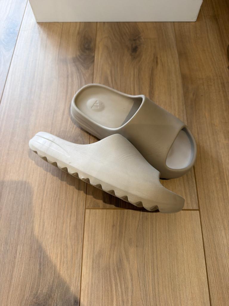 Adidas Yeezy Slides - Maat 39, Kleding | Dames, Schoenen, Ophalen of Verzenden, Zo goed als nieuw, Beige, Slippers