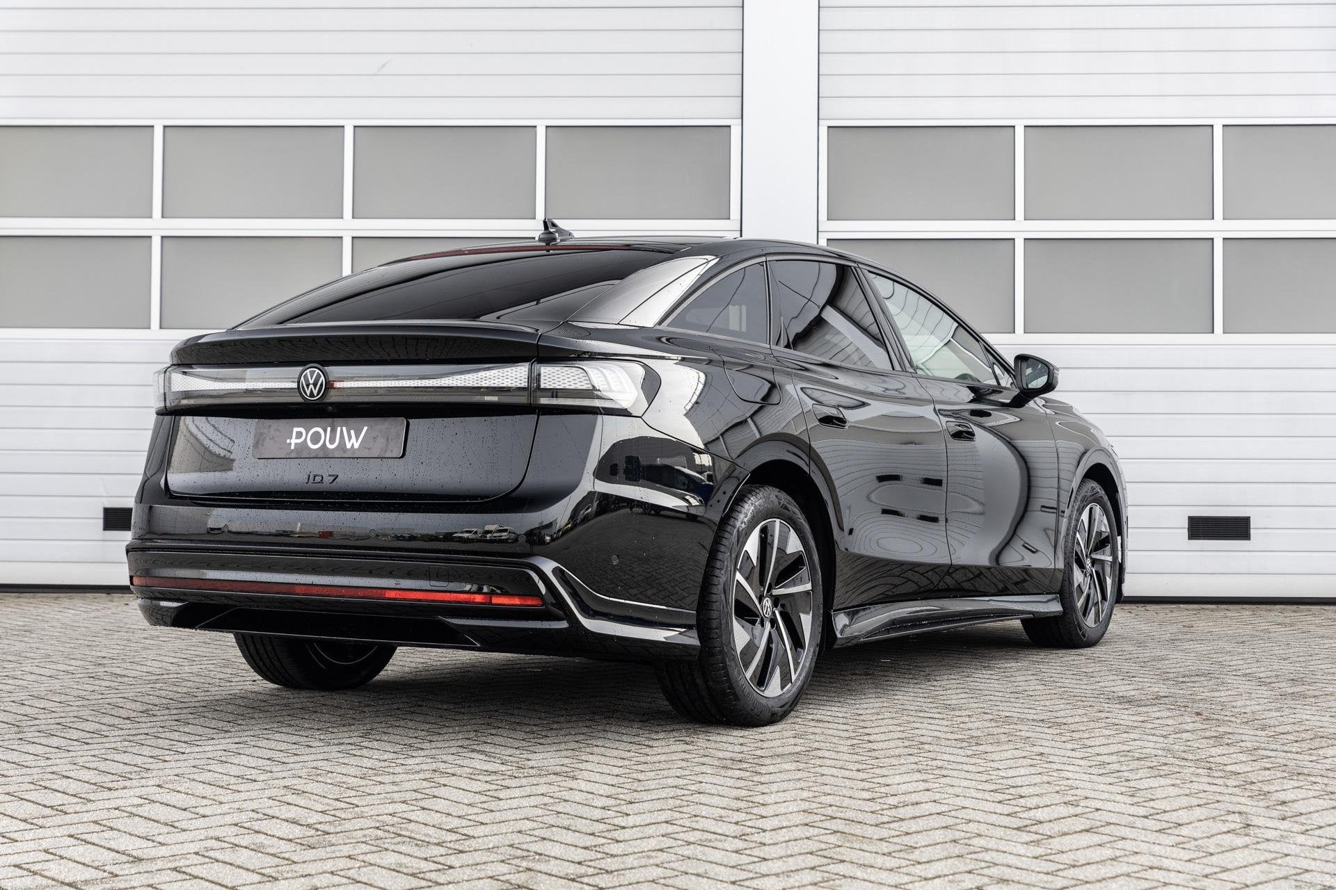 Volkswagen ID.7 286pk Pro Limited Edition 77 kWh | Trekhaak, Automaat, 12 maanden, Achterwielaandrijving, Zwart