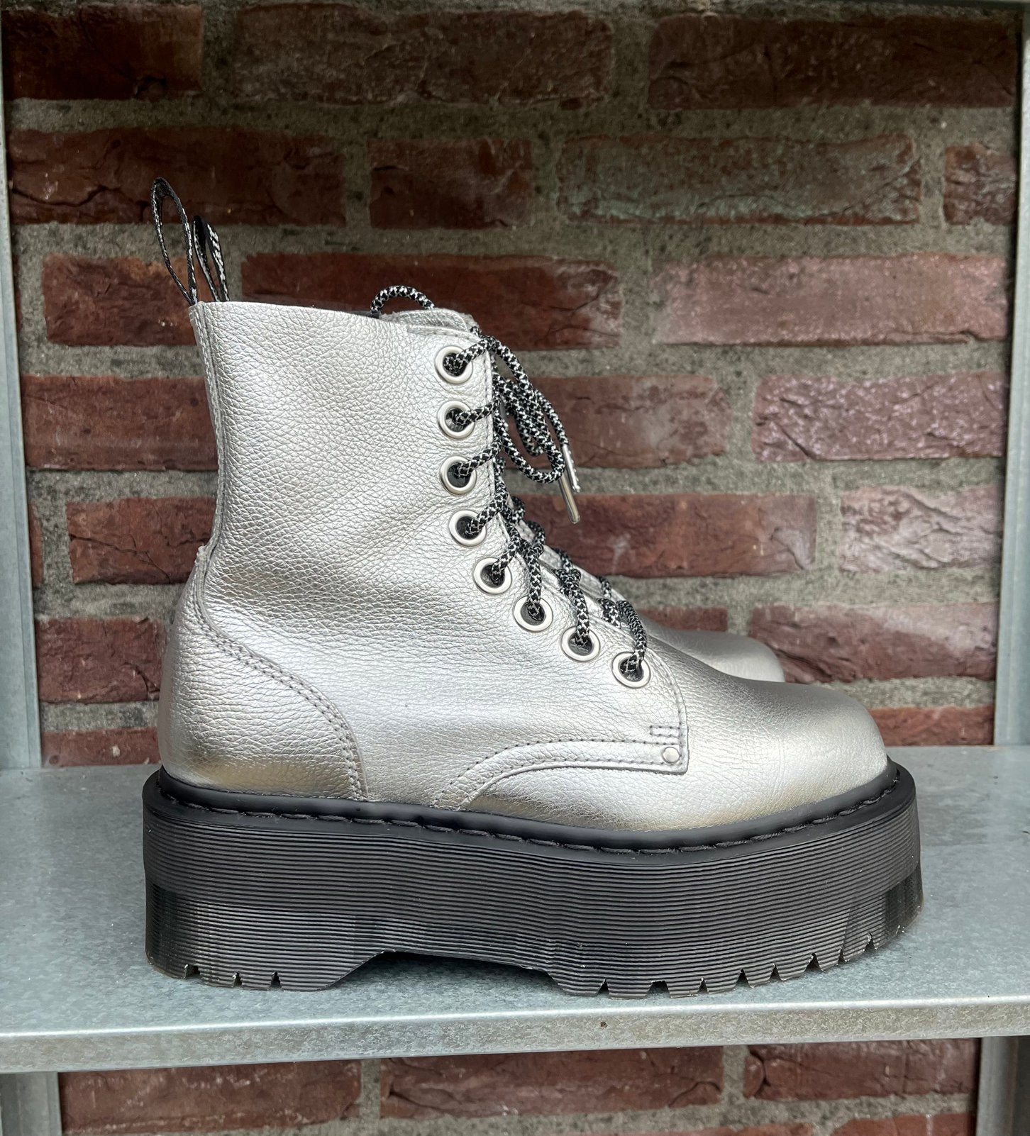 Dr. Martens Jadon Max silver metallic maat 40, Dr. Martens, Docs, Lage of Enkellaarzen, Nieuw
