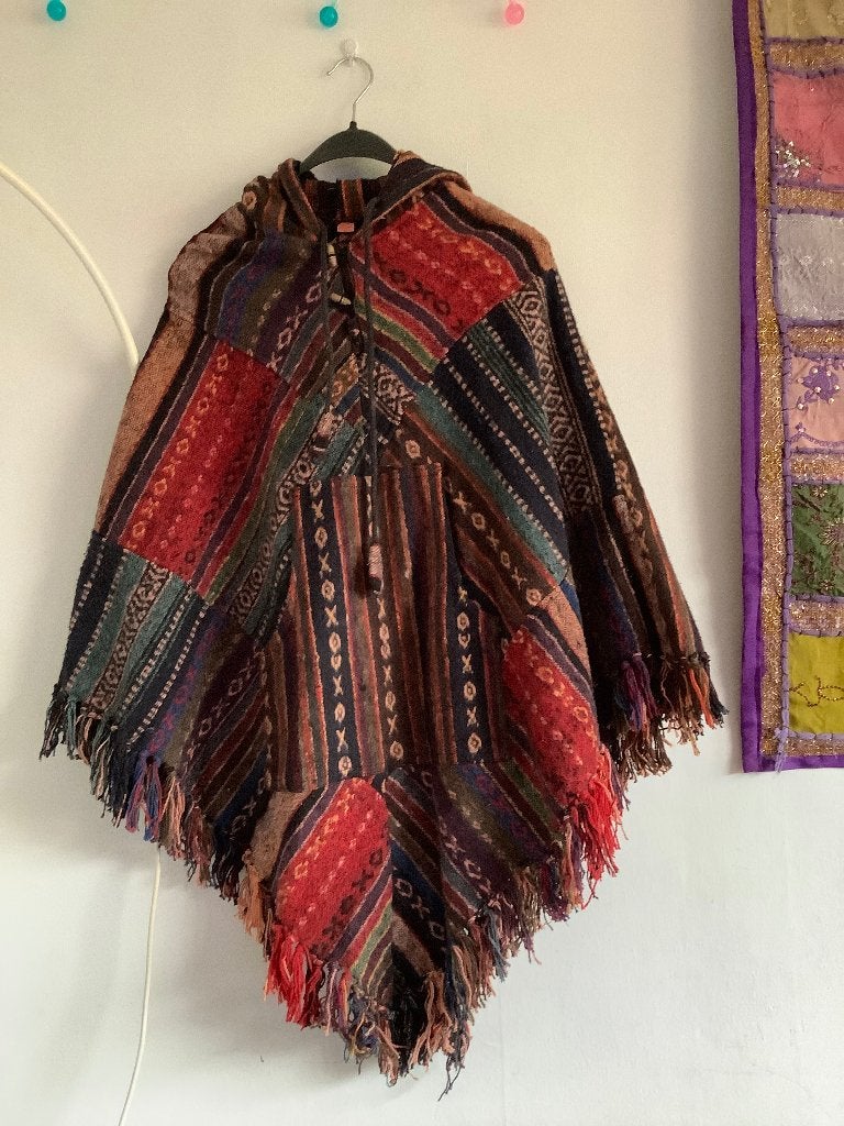 Poncho uit Peru Nieuw! € 40,00., Ophalen of Verzenden, Nieuw, Maat 38/40 (M), Overige kleuren