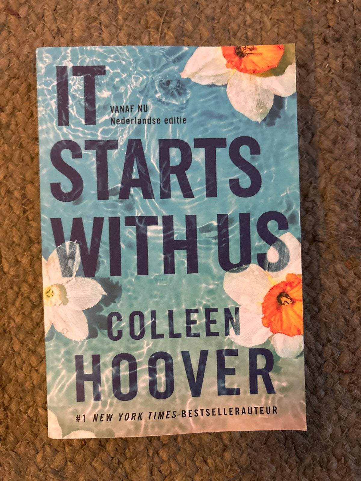 It Starts With Us - Colleen Hoover (Nederlandse editie), Ophalen of Verzenden, Zo goed als nieuw, Nederland