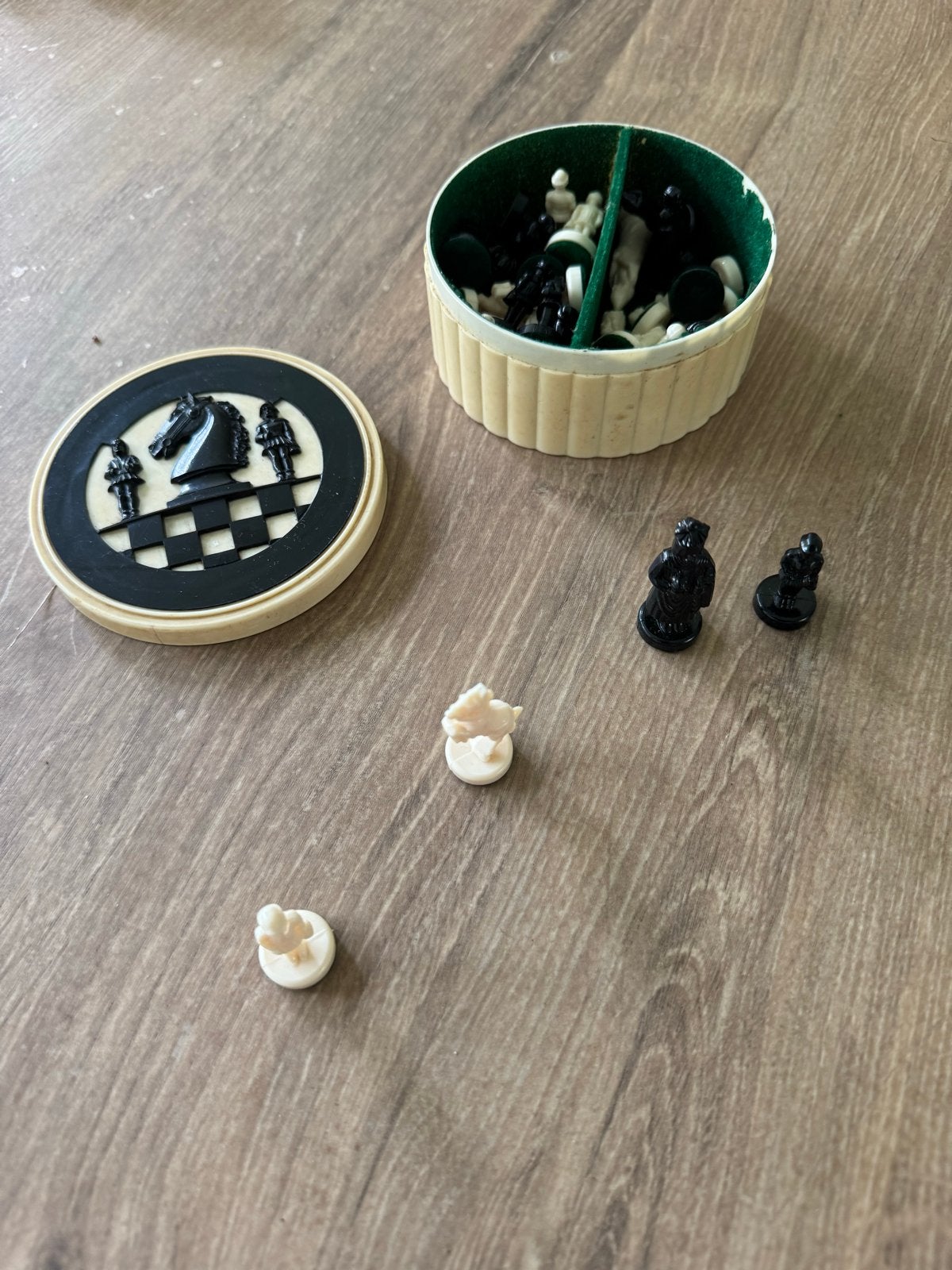 Vintage reis schaakspel in klein doosje, Een of twee spelers, Ophalen of Verzenden, Gebruikt, Reisspel