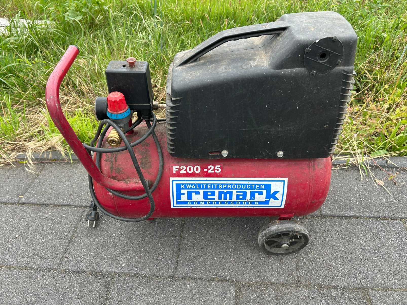 Compressor Fremark. F 200-25, Doe-het-zelf en Verbouw, Minder dan 25 liter, Ophalen, Gebruikt, Minder dan 200 liter/min