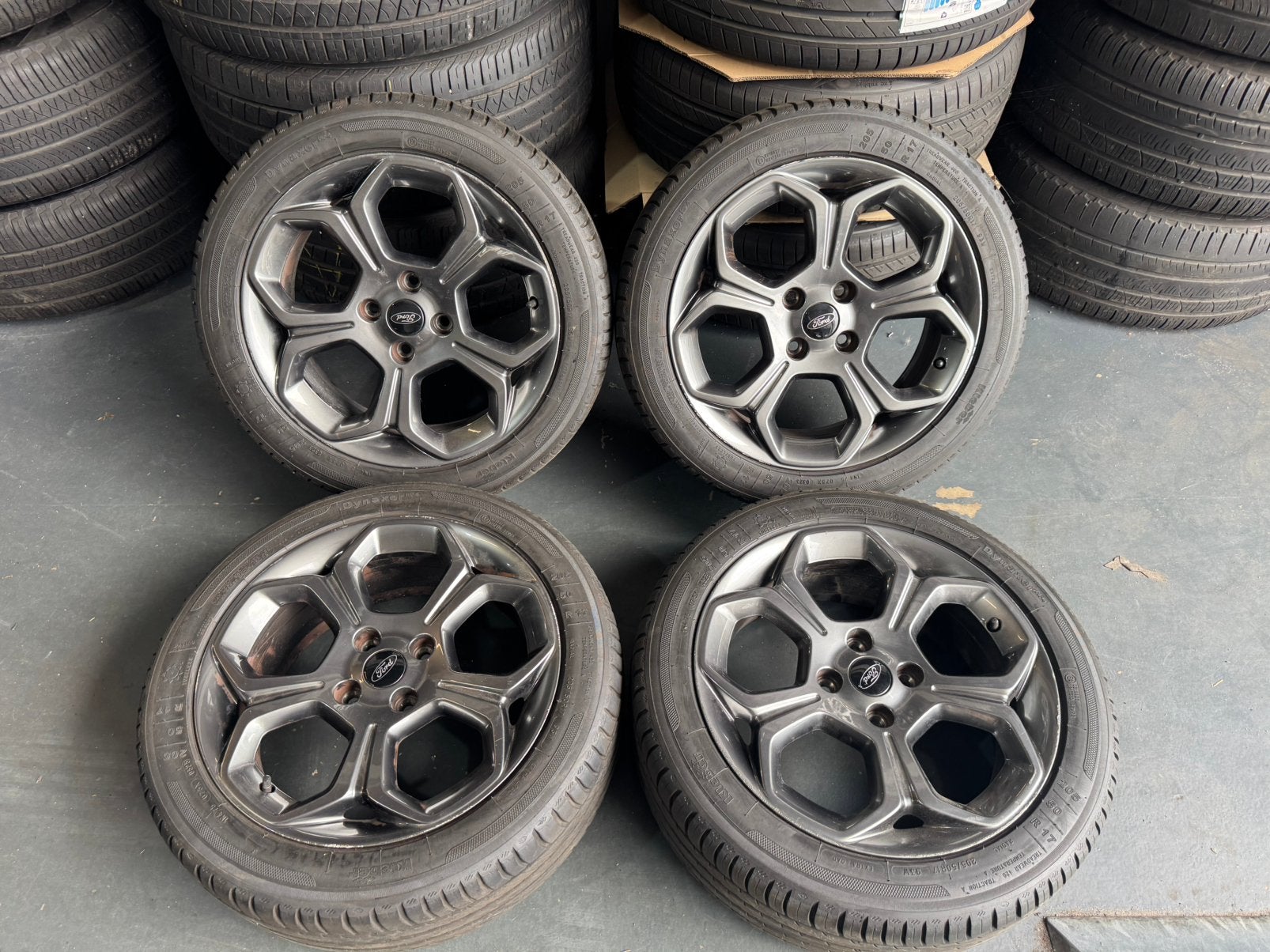 17” Originele Ford Ecosport Velgen Met Zomerbanden 205/50/17, Auto-onderdelen, Banden en Velgen, Banden en Velgen, 17 inch, Zomerbanden