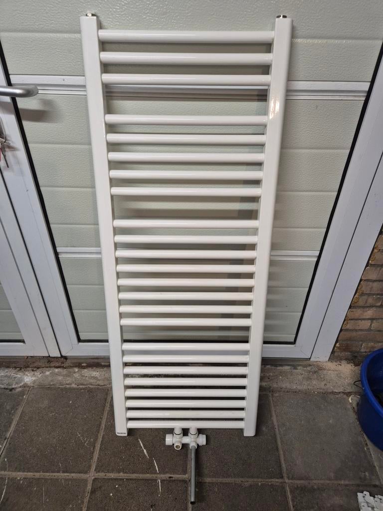 Witte handdoekradiator met thermostaatkraan, Radiator, Minder dan 60 cm, Ophalen of Verzenden, 80 cm of meer