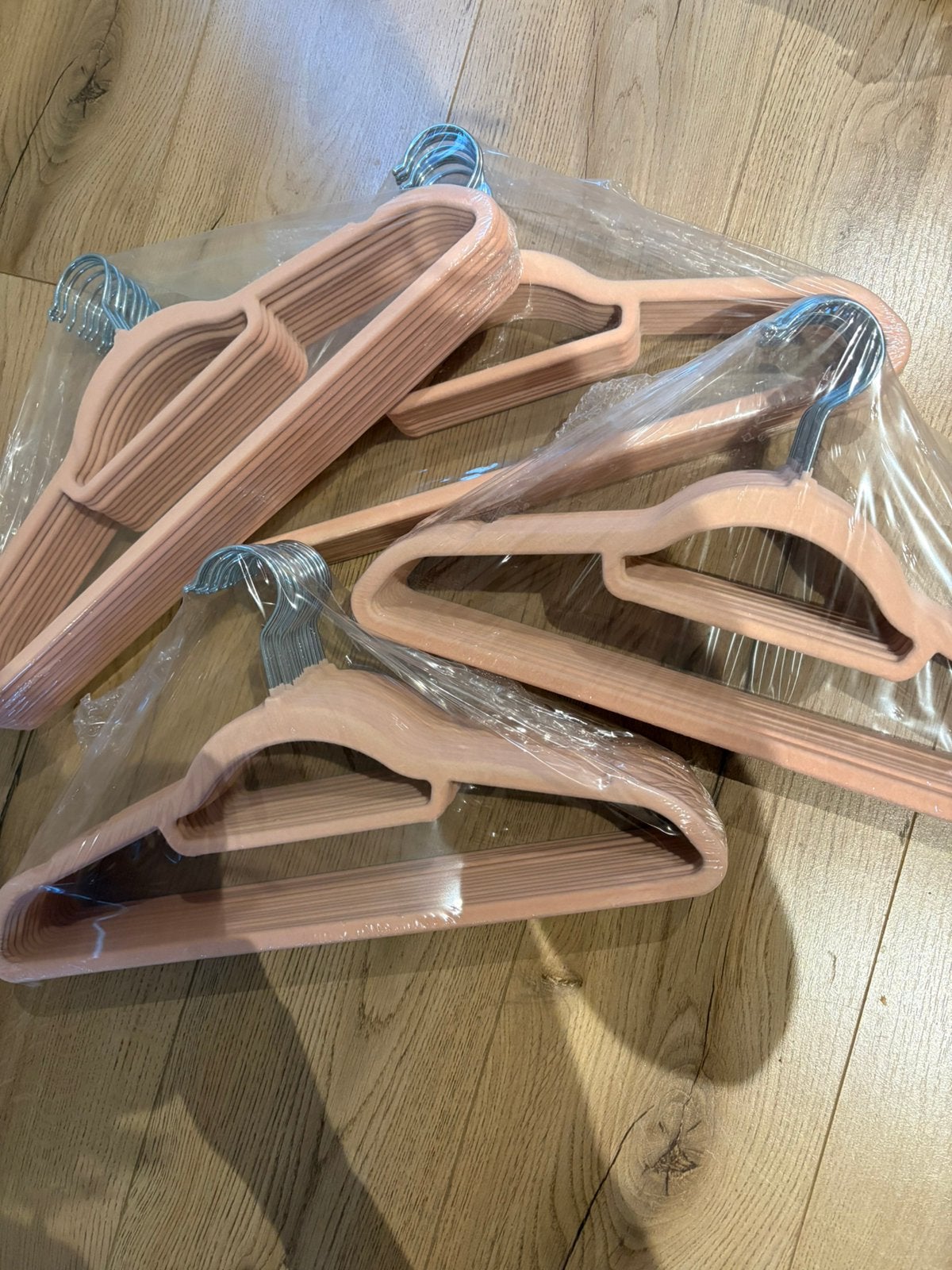 Prachtige nieuwe fluweel kledinghangers, Kleding | Dames, Ophalen of Verzenden, Nieuw
