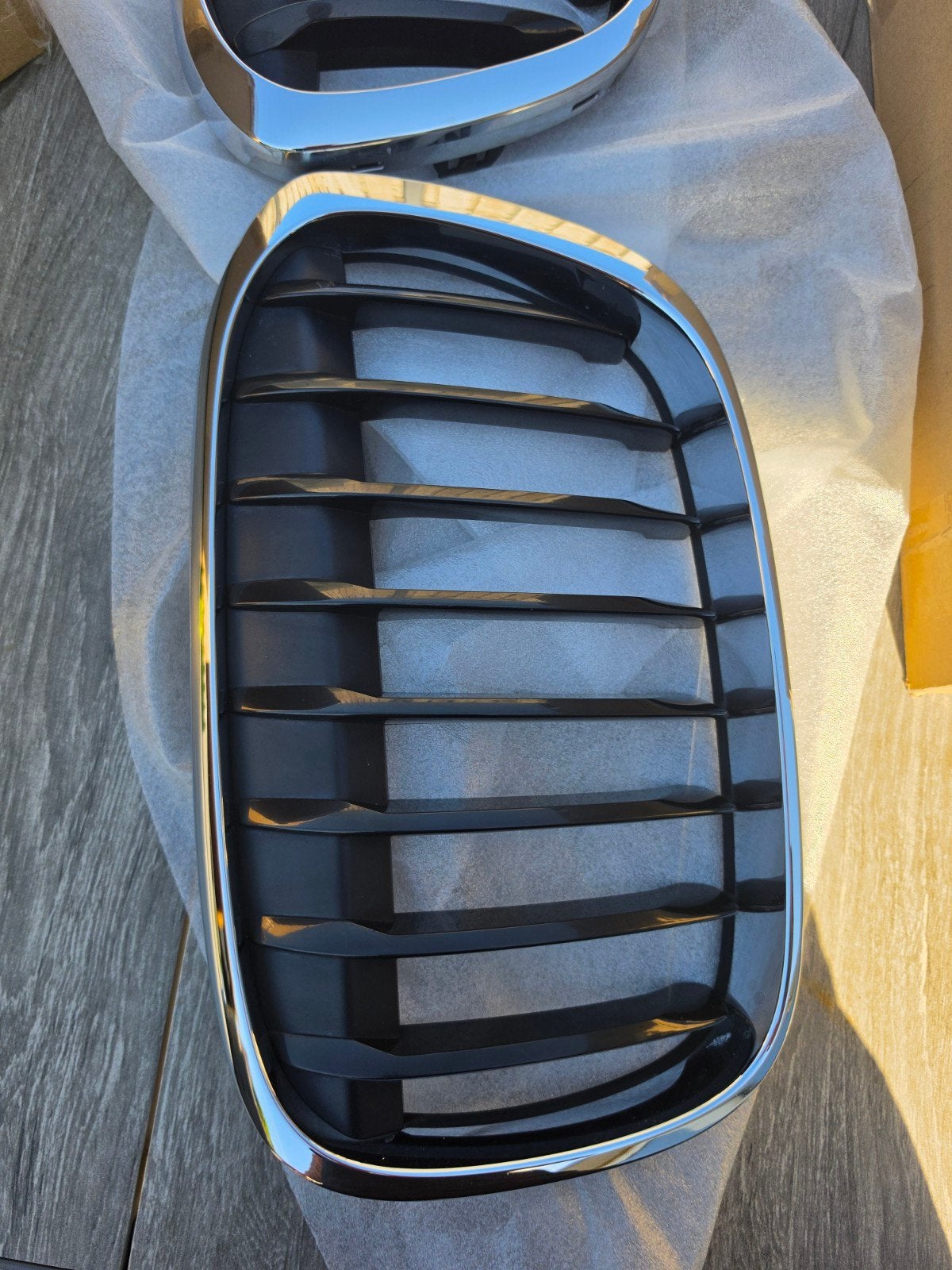 BMW X1 F48 Grillen - Nieuwe Nieren Glanzend origineel Zwart, Voor, Nieuw, Ophalen of Verzenden, Bumper