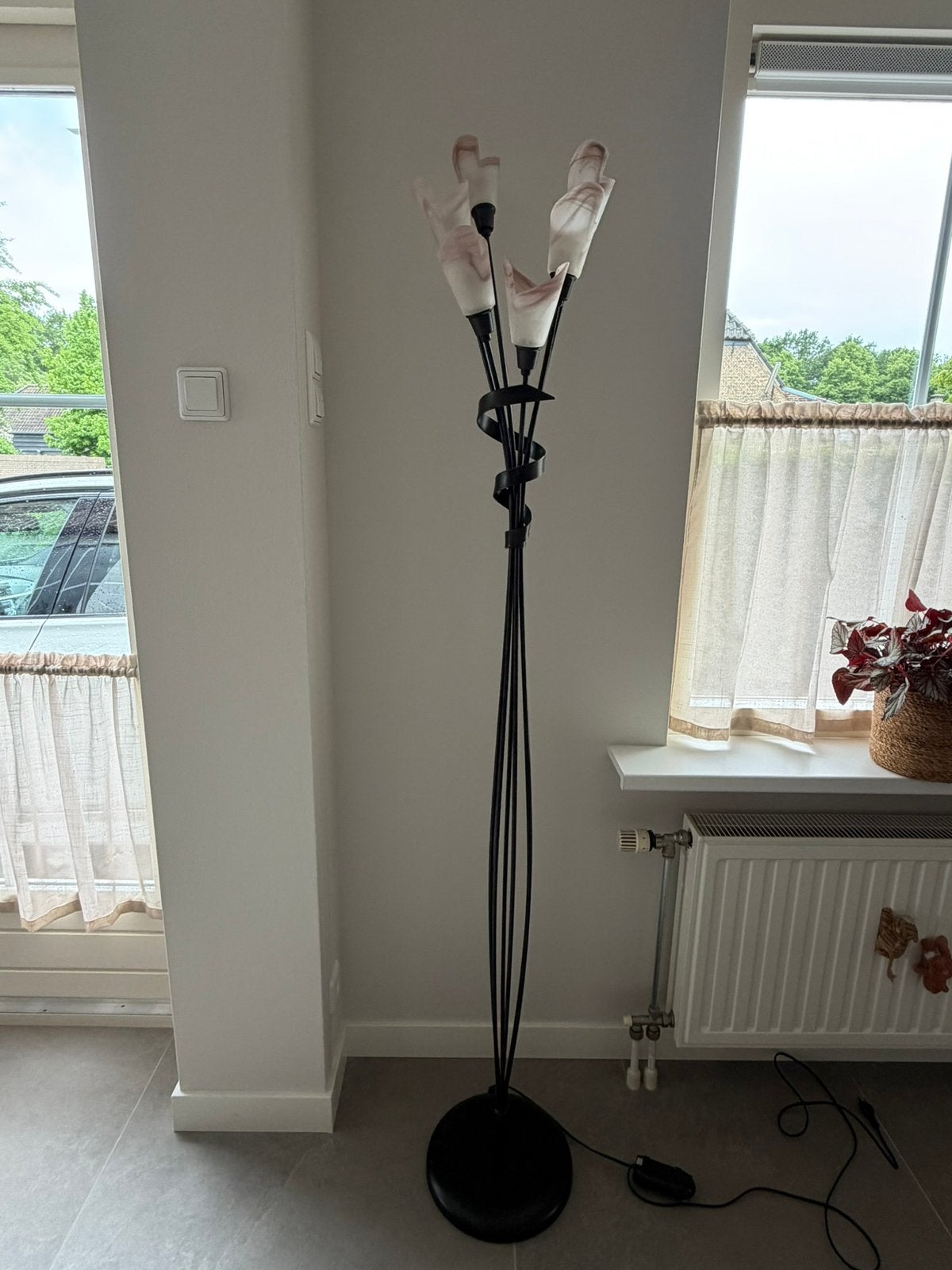 Vloerlamp met 6 glazen tulp lampenkapjes, Ophalen, Zo goed als nieuw, 150 tot 200 cm