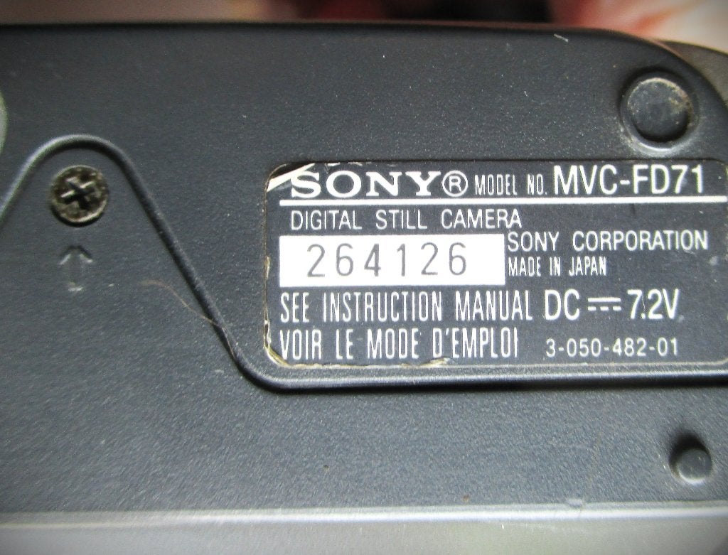 Foto 15 van Sony Mavica Digital MVC-FD71~Vintage Camera jrn 90 + Oplader