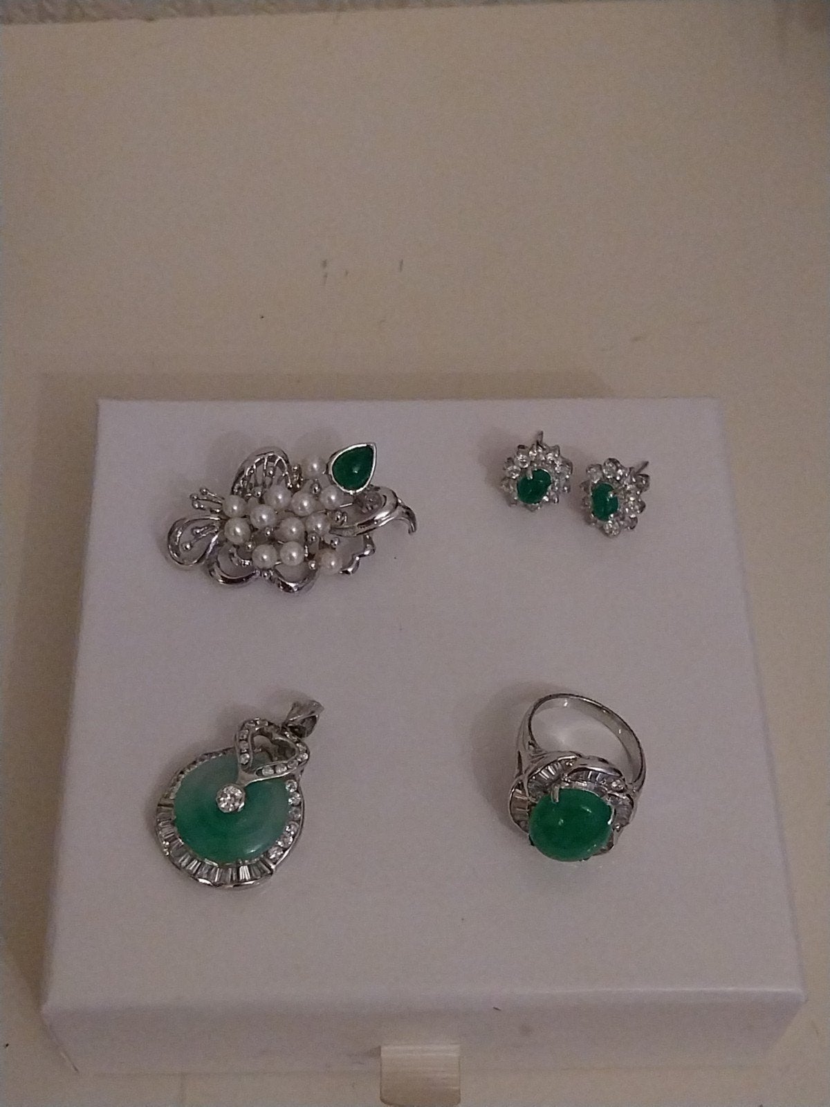 Prachtige sieradenset met witte zirkonia Jade en zoetwaterpa, Sieraden, Tassen en Uiterlijk, Ringen, Met edelsteen, Ophalen of Verzenden