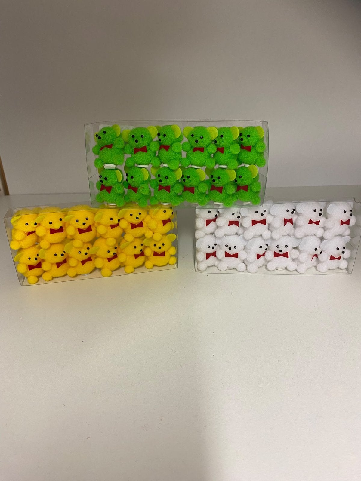 36 Leuke Gekleurde Pluche Beertjes met Rood Strikje (nieuw), Ophalen of Verzenden, Nieuw, Overige typen
