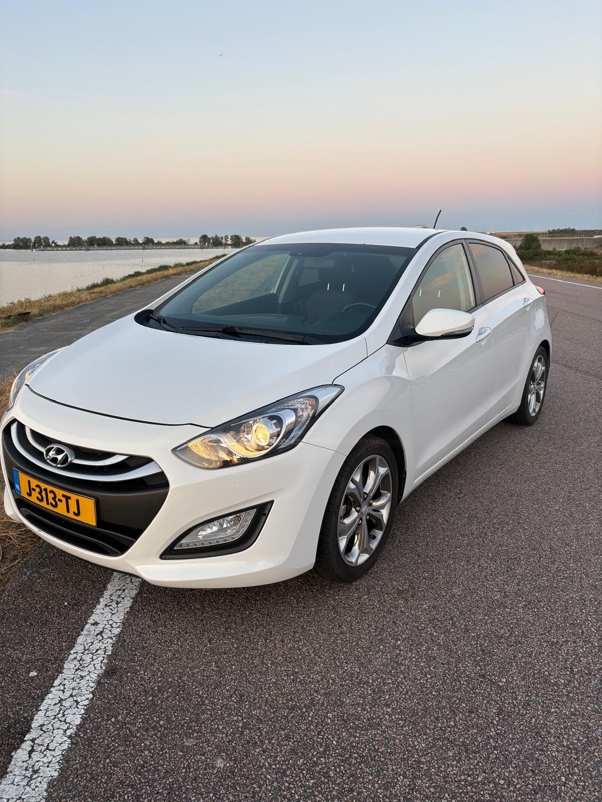 Hyundai i30 1.4 I Cvvt 5DR 73KW 2014 Wit, Auto's, Hyundai, Voorwielaandrijving, Zwart, 4 cilinders, 1396 cc