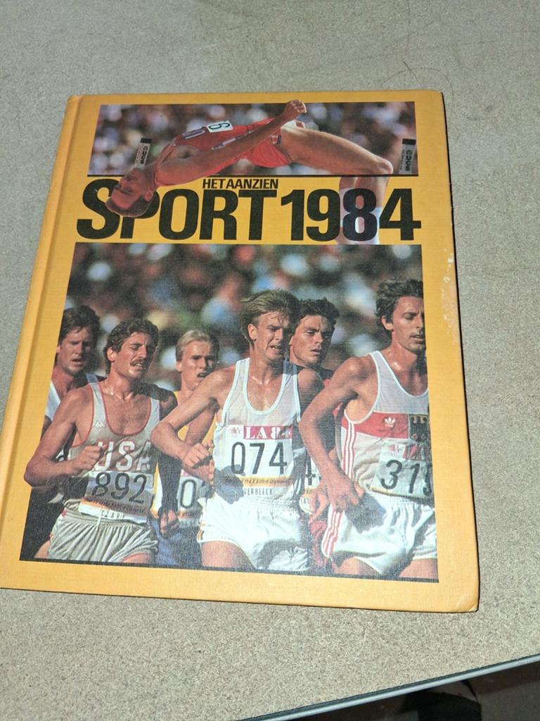 Het Aanzien Sport 1984 - Jaarboek, Ophalen of Verzenden, Gelezen, Onbekend, Overige sporten