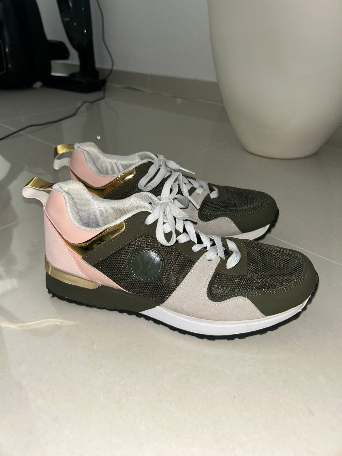 Lv schoenen maat 41 louis vuitton, Ophalen, Zwart, Sneakers of Gympen, Zo goed als nieuw