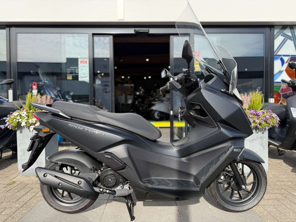 Foto 3 van Kymco Sky Town 45KM