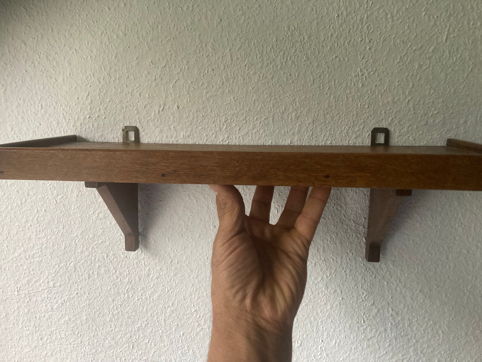 Vintage houten wandplank met metalen beugels, Huis en Inrichting, Ophalen of Verzenden, Gebruikt