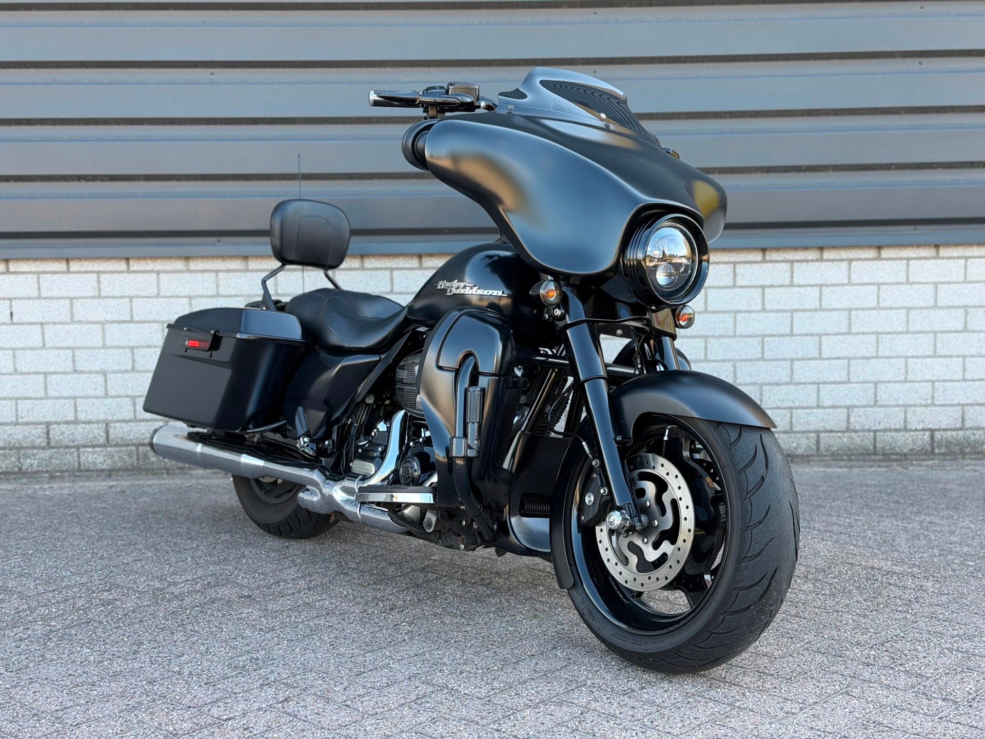 Harley Davidson FLHX Street Glide 103 Black edition FAT FRON, 1688 cc, ABS, Meer dan 35 kW, Toermotor