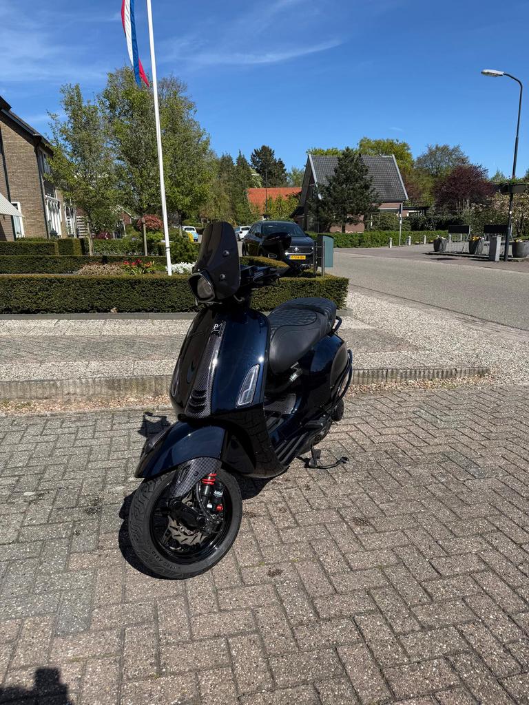 Unieke Vespa Sprint 80cc Custom 2023 | 4.424 km | High-end, Ophalen, Zo goed als nieuw, Benzine, Overige modellen