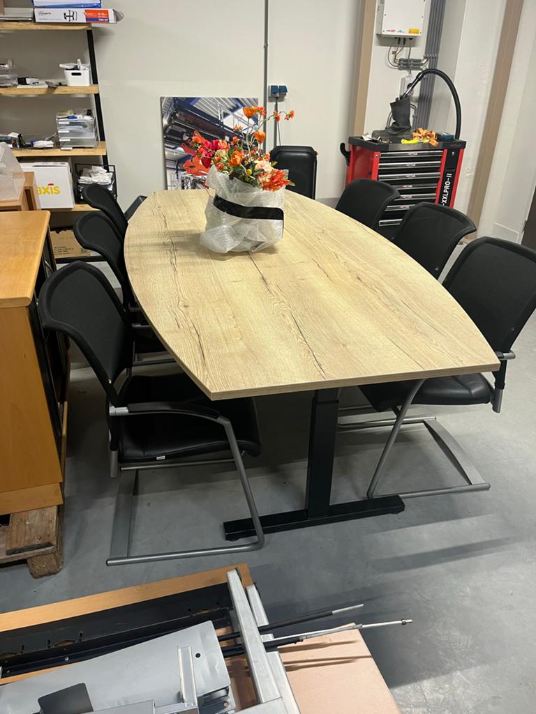 Spreek/vergader tafel met 6 directie stoelen, Ophalen, Gebruikt