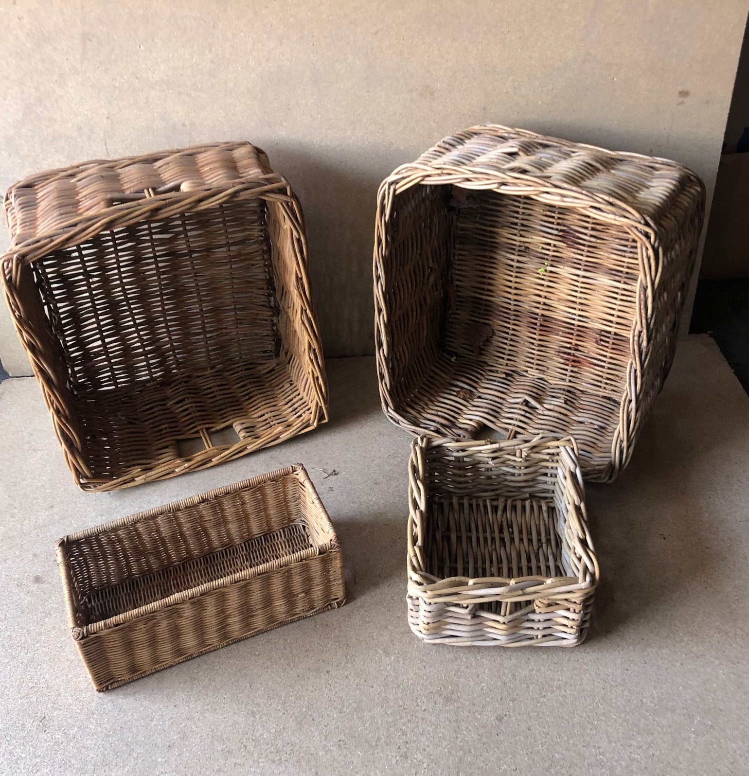 Diverse rieten manden, Huis en Inrichting, Woonaccessoires | Schalen en Manden, Ophalen, Gebruikt, Gevlochten, Mand