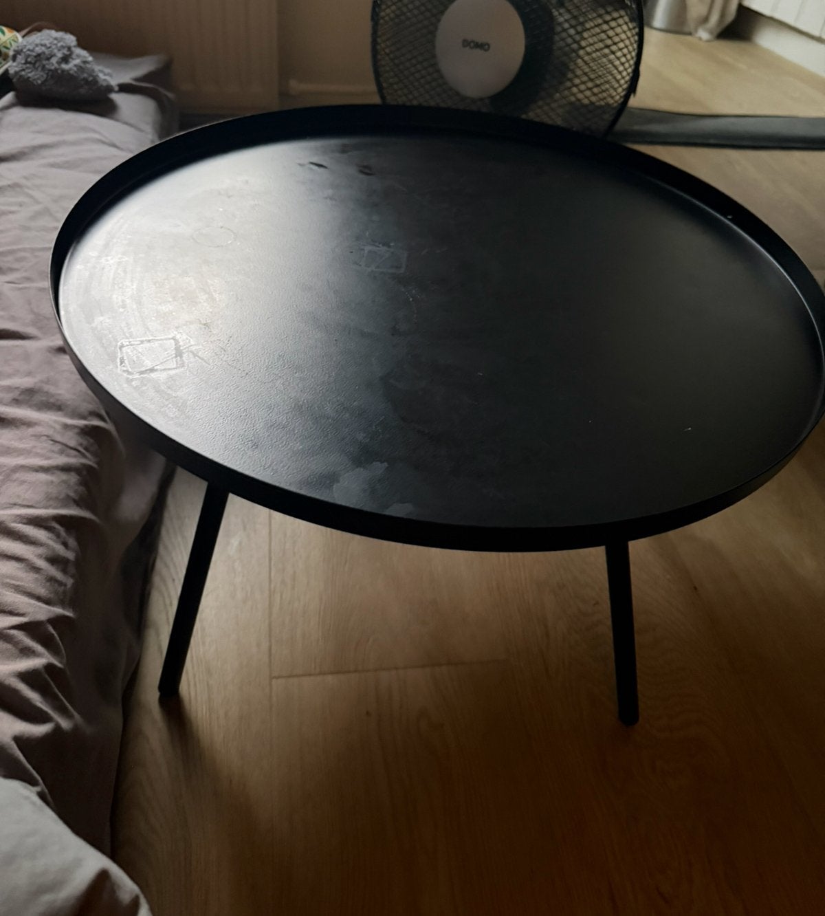Ikea zwarte ronde bijzettafel / salontafel, Ophalen, 50 tot 100 cm, Rond, Zo goed als nieuw