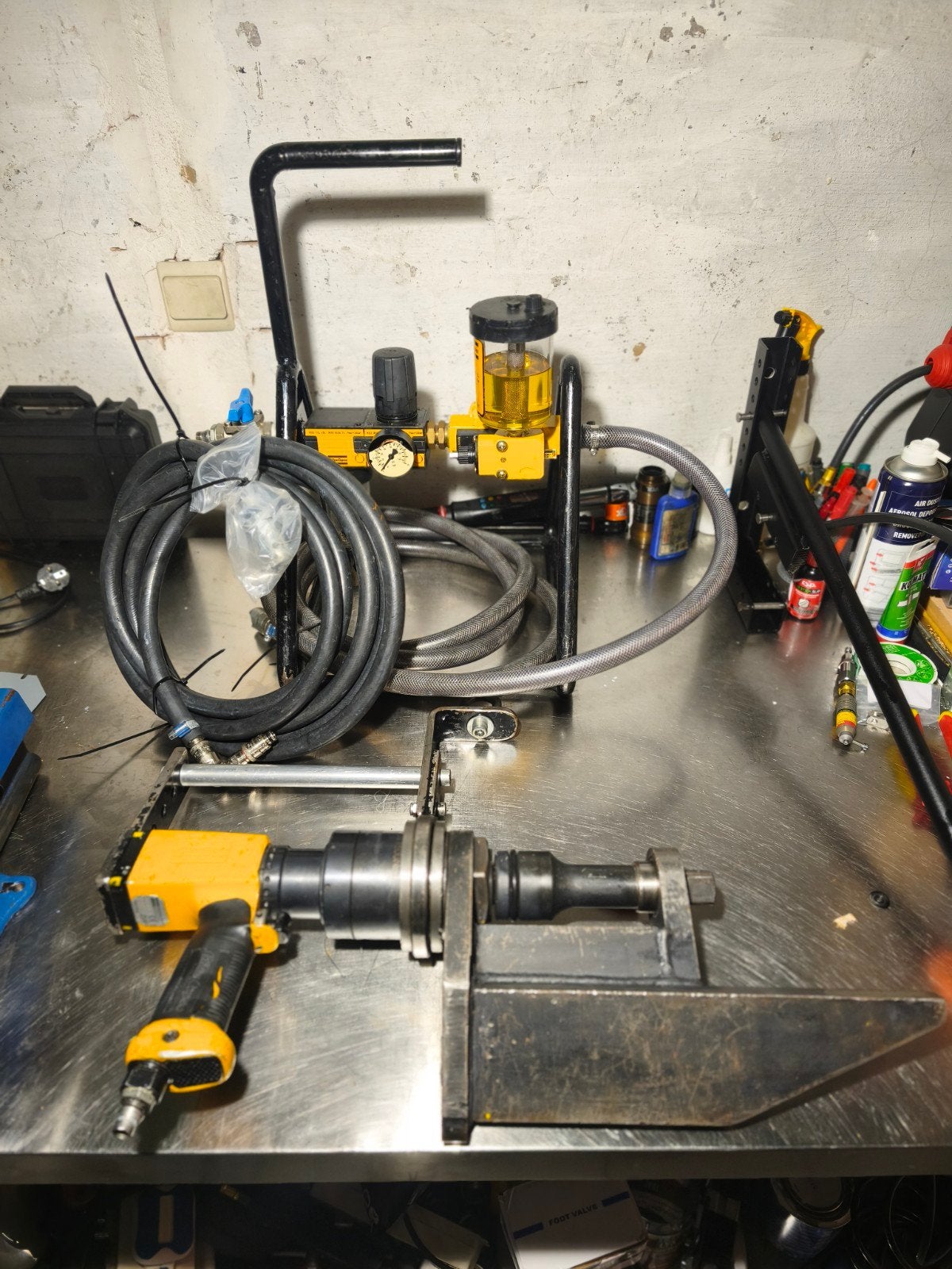 ATLAS COPCO Nutrunner 1500psi + A.COPCO Dosol Regelaar
pneum, 100 liter of meer, Ophalen of Verzenden, Gebruikt, 6 tot 10 bar