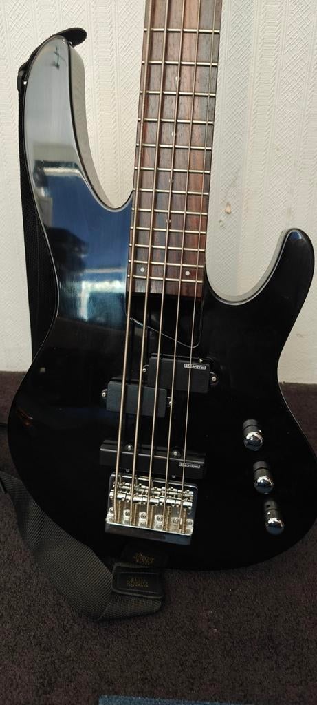 Krachtige Bass-set: LTD B-55  + Fender BXR 300W + Boss DS-1, Ophalen, Zo goed als nieuw, Elektrisch, 5-snarig