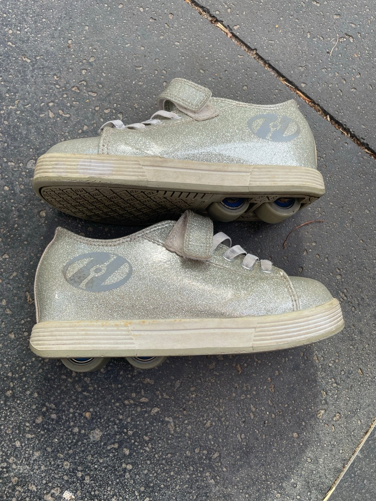 Grijze Heelys met glitters en veters - Maat 32, Ophalen, Gebruikt, Kinderen, Wielen of Lagers
