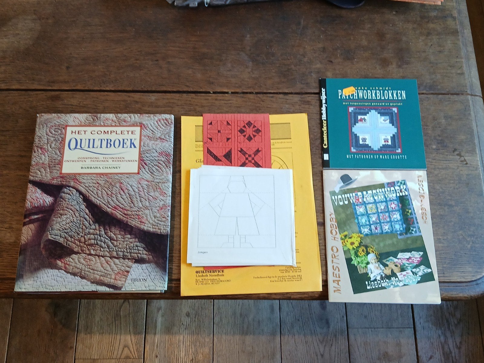 HET COMPLETE QUILTBOEK, MET VEEL EXTRA'S. I.Z.G.S., Boeken, Ophalen of Verzenden, Zo goed als nieuw, Borduren en Naaien, BARBARA CHAINEY