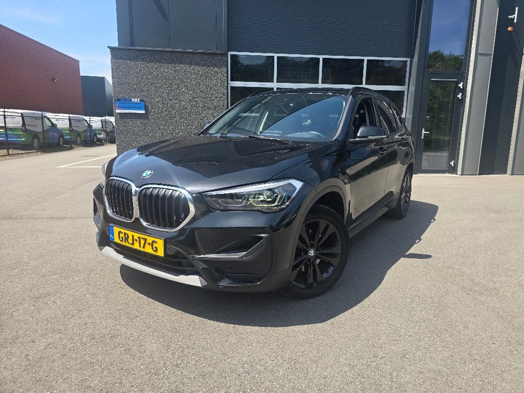 BMW X1 sDrive18d High Executive Edition Automaat 150 PK 2019, 4 cilinders, Emergency brake assist, Leder en Stof, Zwart