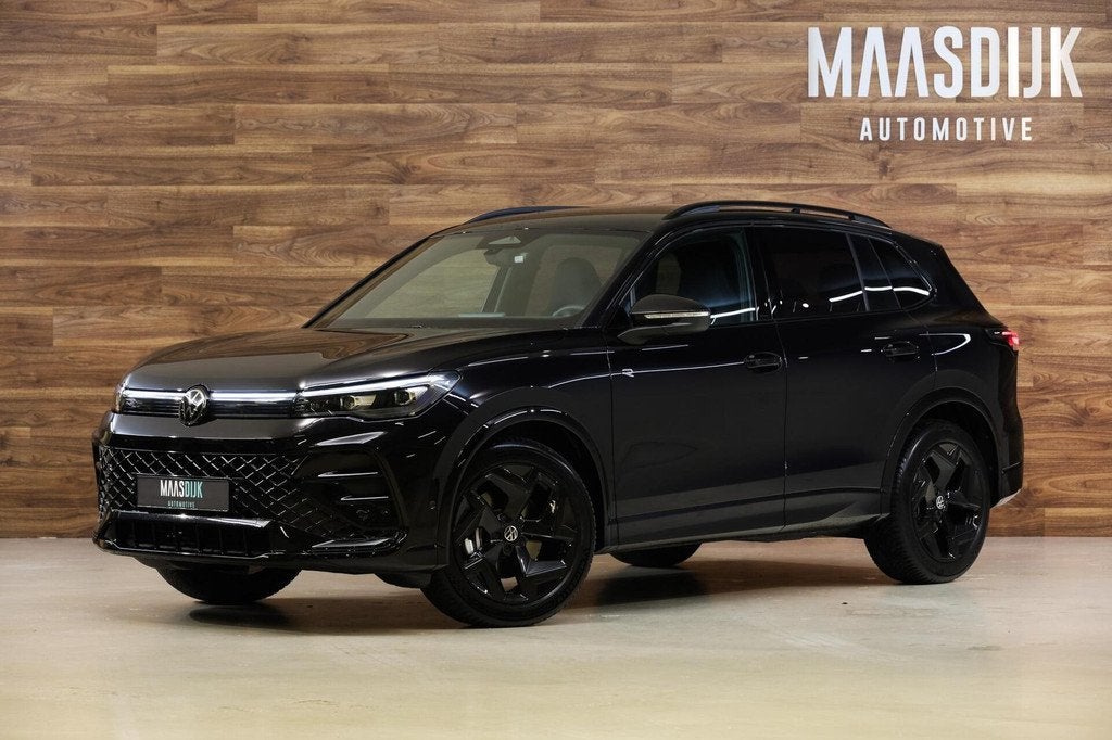 Volkswagen Tiguan 2.0 TDI R-line|Massage|ACC|Camera|Trekhaak, Euro 6, 4 cilinders, Zwart, Bedrijf