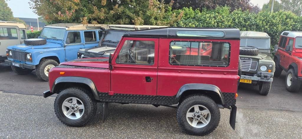 Land Rover 90 2.5 benzine, Auto's, Gebruikt, Overige modellen, 4 cilinders, 7 stoelen