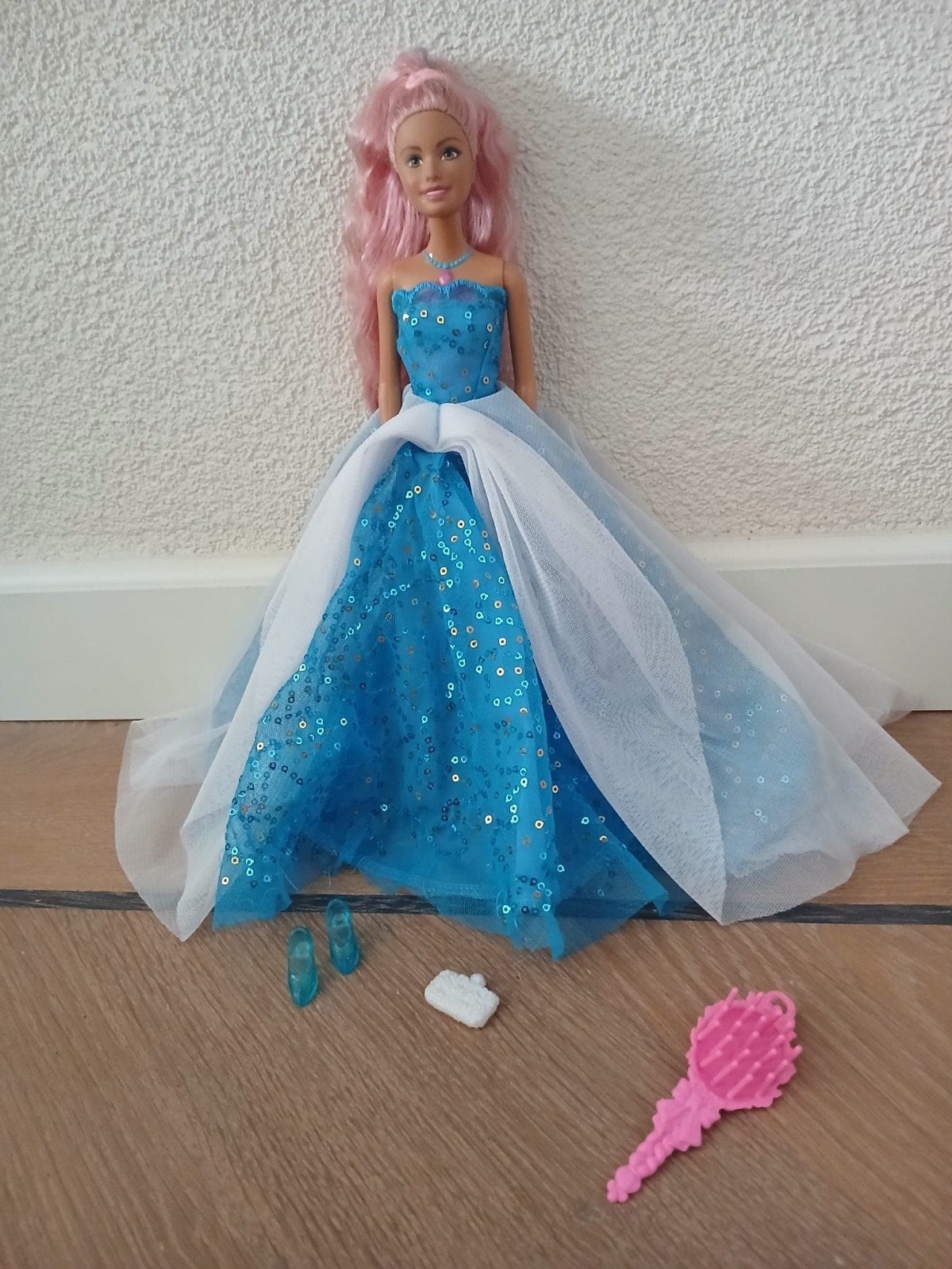 Barbie Mattel met baljurk en 4 setjes, Ophalen of Verzenden, Gebruikt, Barbie