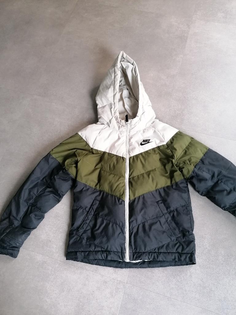Nike kinder jas, Ophalen, Gebruikt, Maat 152