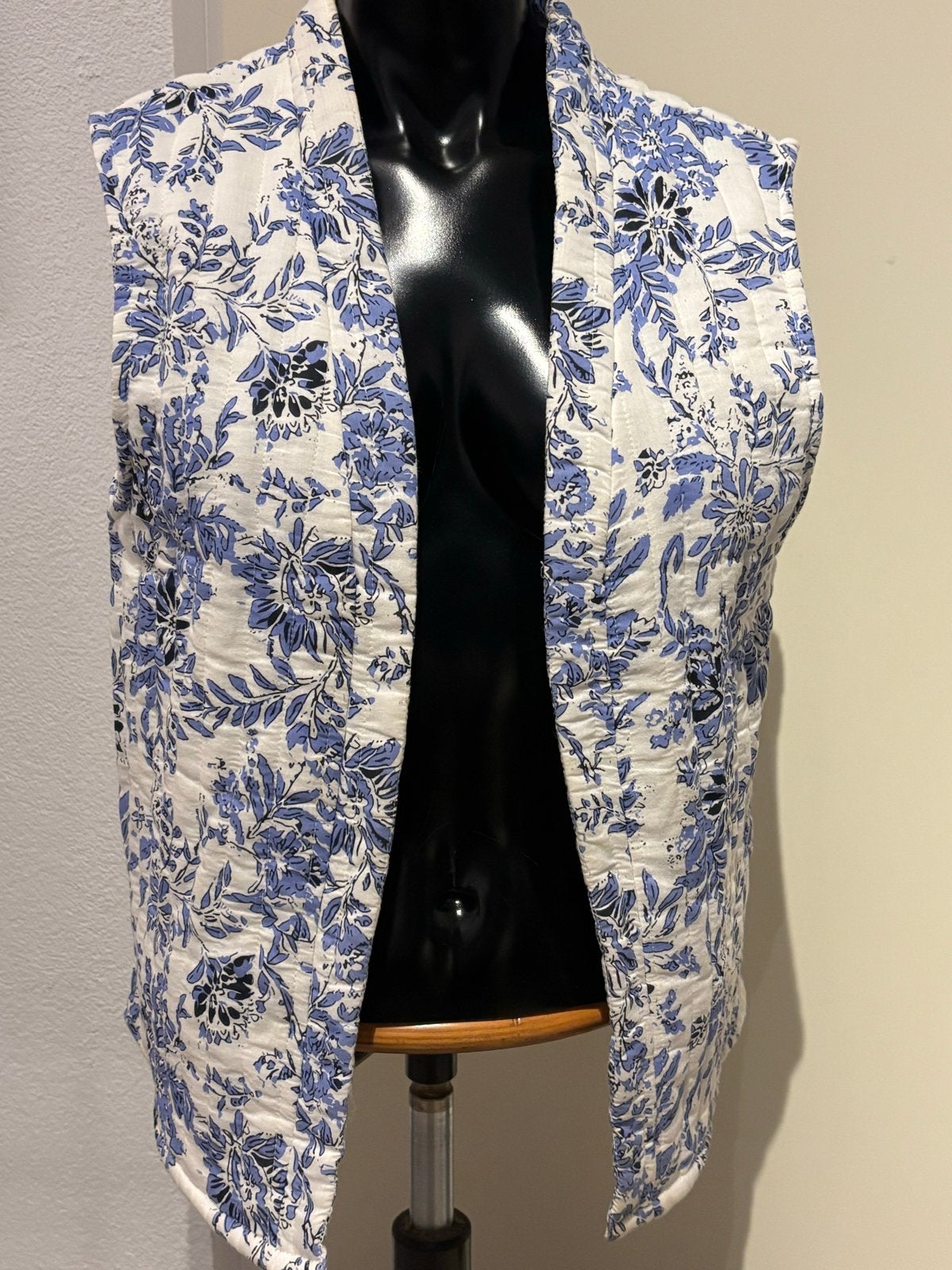 Dames Gilet met Blauw Bloemenpatroon - Maat 40, Ophalen of Verzenden, Zo goed als nieuw