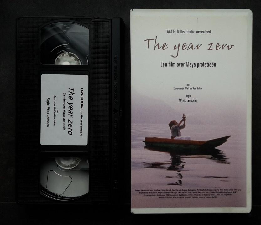 VHS - The Year Zero - Een film over Maya Profetieen - Doc, Cd's en Dvd's, VHS | Documentaire, Tv en Muziek, Zo goed als nieuw