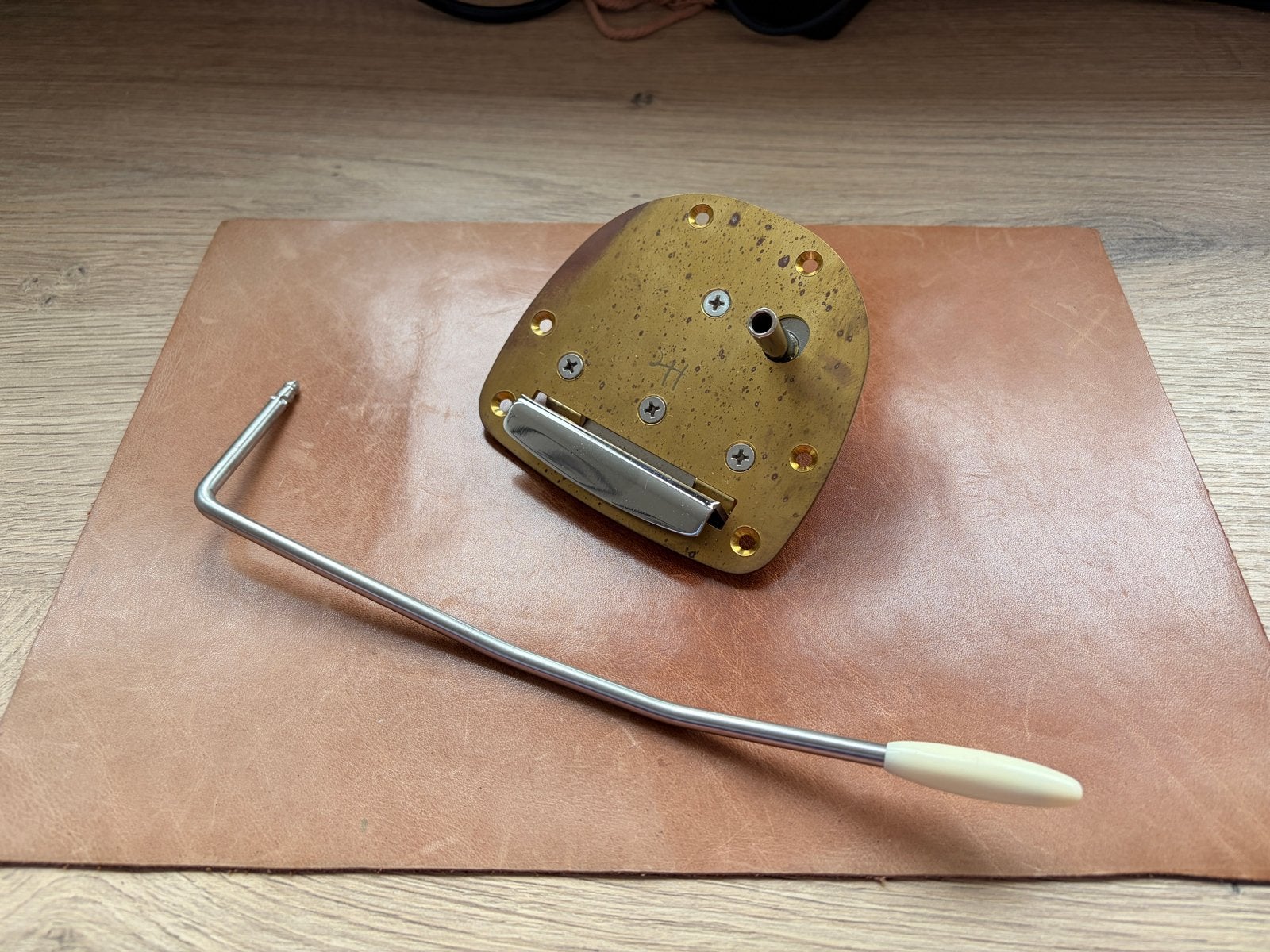 Halon vibrato voor Fender Jazzmaster of Jaguar (brass), Ophalen of Verzenden, Gebruikt, Overige typen