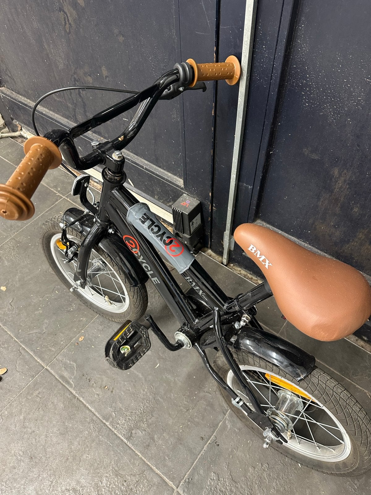 Zwarte kinderfiets 2Cycle BMX, Ophalen of Verzenden, Gebruikt, Velgrem, Minder dan 16 inch