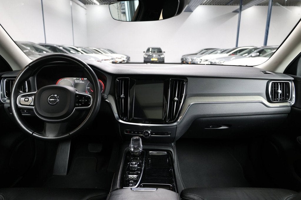 Volvo V60 2.0 T8 Twin Engine AWD R-Design BTW/LED/VIRTUAL/PA, Auto's, Gebruikt, Euro 6, Zwart, Vierwielaandrijving