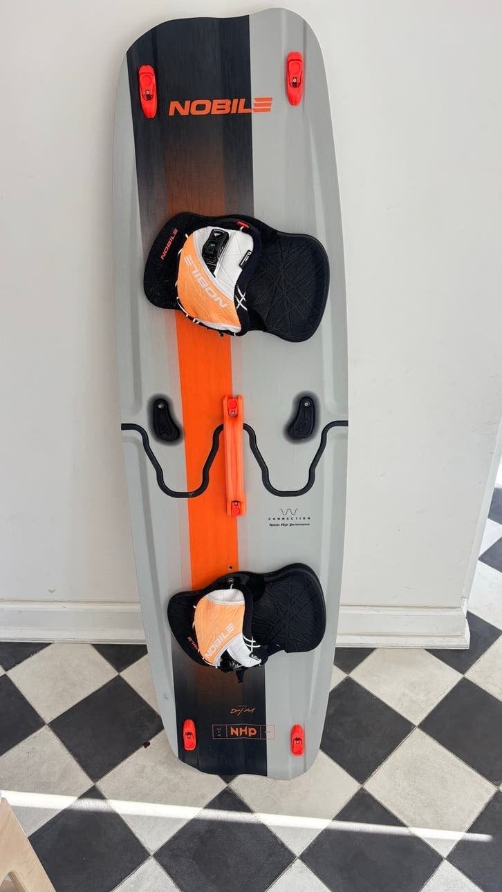 Nobile NHP Split Kitesurfboard 142x43 cm - Zo goed als nieuw, Watersport en Boten, Kitesurfen, Twintip, Verzenden, Gebruikt, Kiteboard
