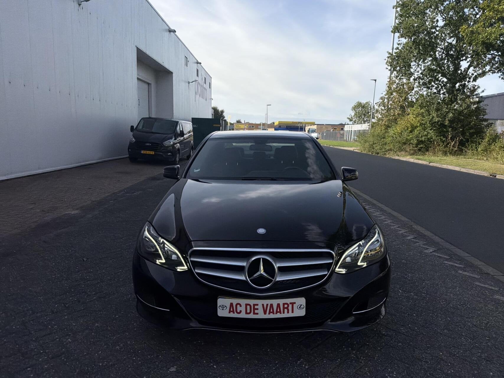Mercedes E-klasse 200 Ambition Avantgarde - NAVI/PDC/LED/NAP, Auto's, Automaat, Achterwielaandrijving, Gebruikt, Euro 6