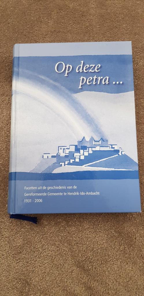 Op deze petra ..., Boeken, Ophalen of Verzenden, Zo goed als nieuw