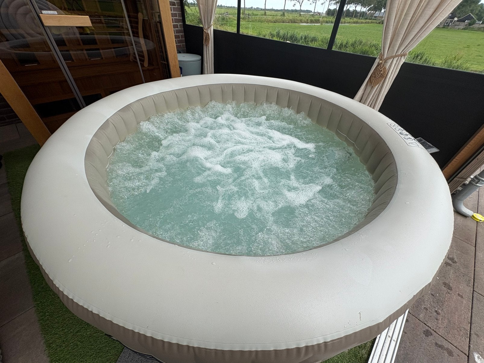 4 persoons intex spa, Tuin en Terras, Bubbelbaden en Hottubs, Ophalen, Gebruikt, Filter, Opblaasbaar