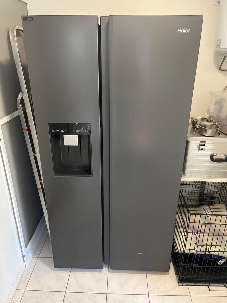 Haier Amerikaanse Koelkast met Water- en IJsdispenser, Ophalen, 200 liter of meer, 60 cm of meer, Met aparte vriezer