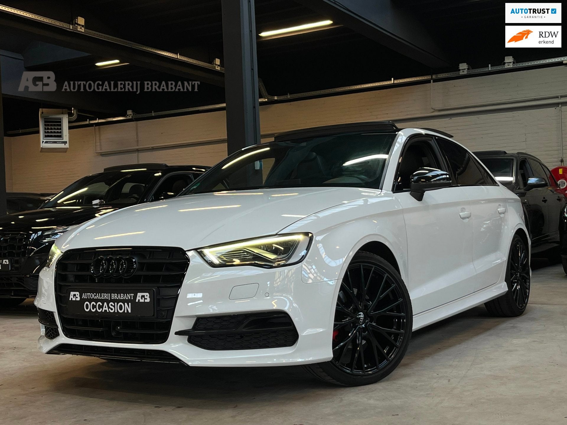 Audi A3 Limousine 1.4 TFSI S Line Pano/Automaat/Parkeersenso, Auto's, Gebruikt, Zwart, 4 cilinders, 150 pk