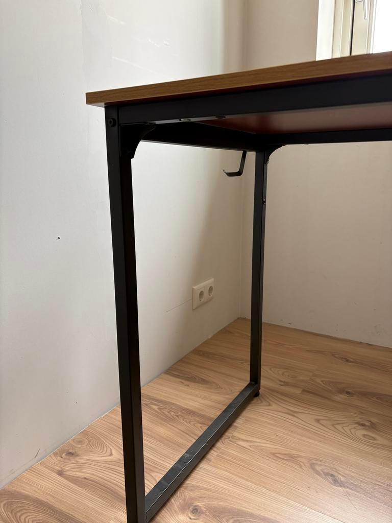 Modern bureau met opbergvakken - Hout en metaal, Huis en Inrichting, Ophalen, Opbergruimte, Hout, Bruin