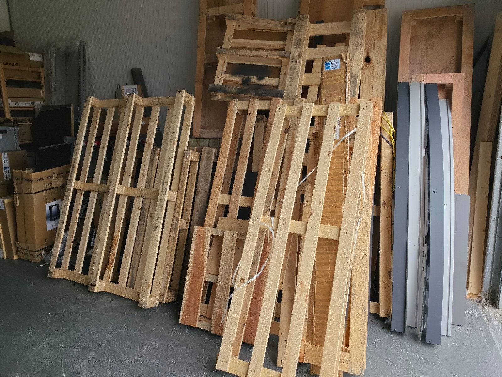 Diverse gebruikte pallets en hout om te verbanden, Doe-het-zelf en Verbouw, Hout en Planken, Gebruikt, Ophalen of Verzenden, Balk