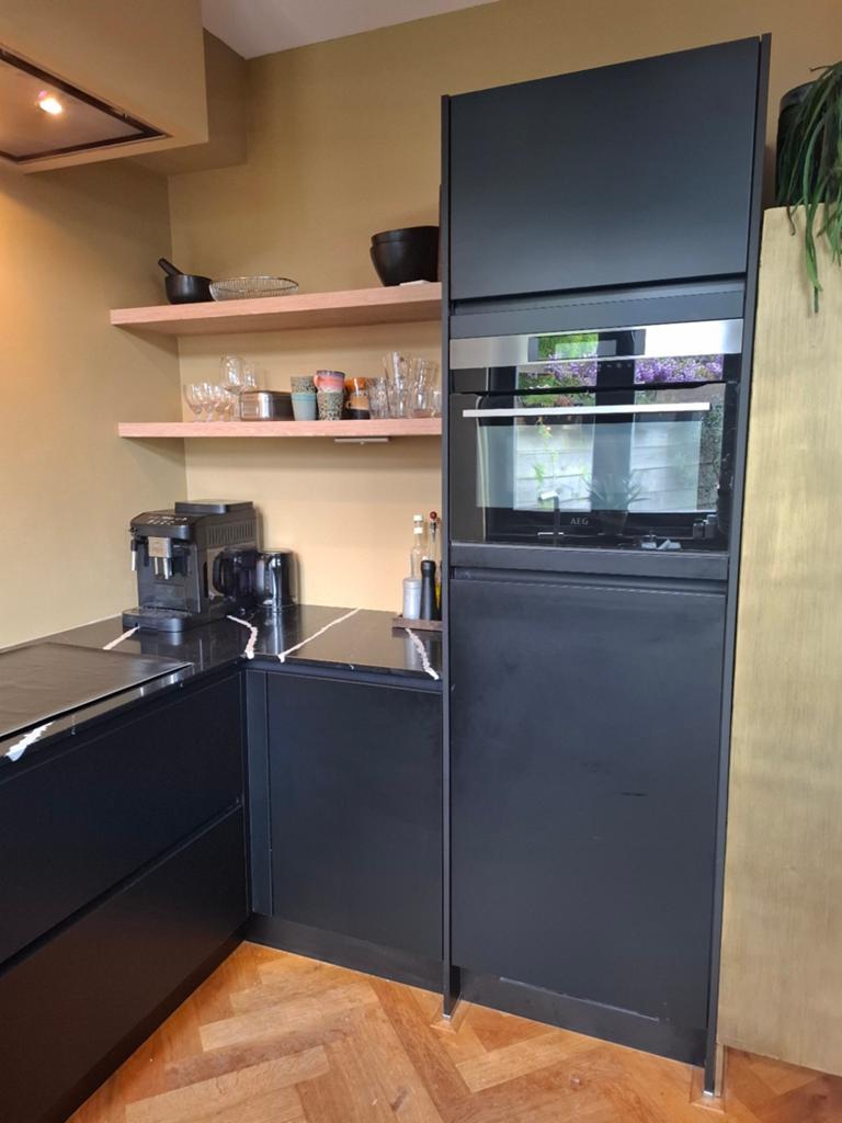 Zwarte nette  keuken onderdelen., Huis en Inrichting, Ophalen, Gebruikt, Zwart, Hoekkeuken