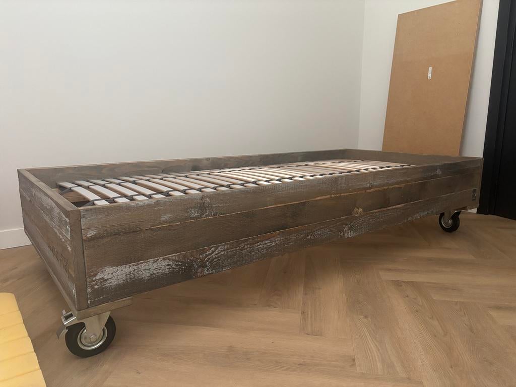 Stapelgoed bed eenpersoons 95x205, Ophalen, 90 cm, Zo goed als nieuw, Overige maten