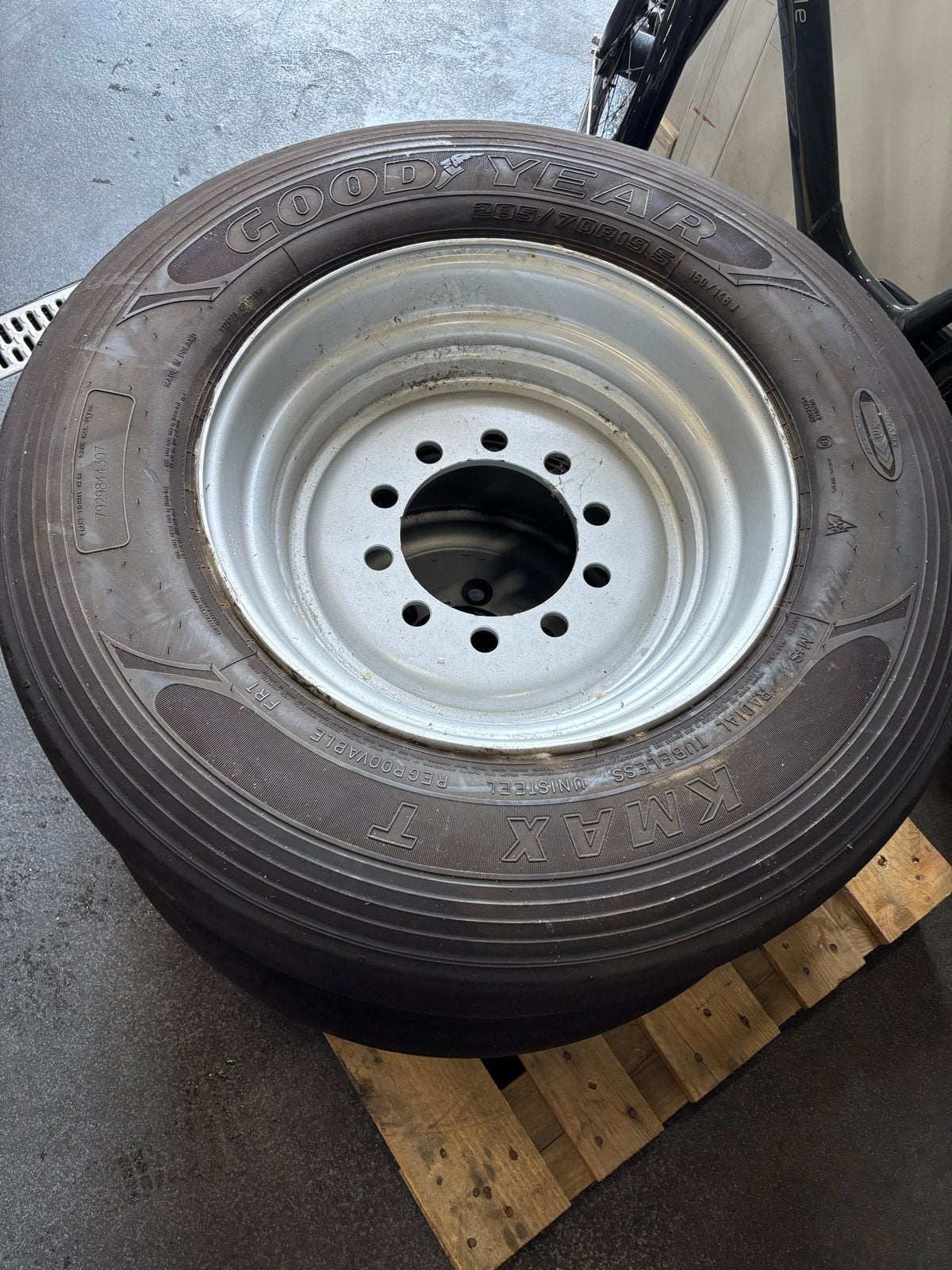 Goodyear KMAX T 285/70R19.5 Vrachtwagenbanden met Velg, Ophalen, Gebruikt, Banden en Velgen, Overige maten
